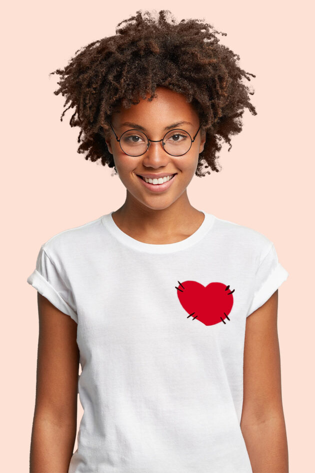 Camiseta blanca estampado de corazón